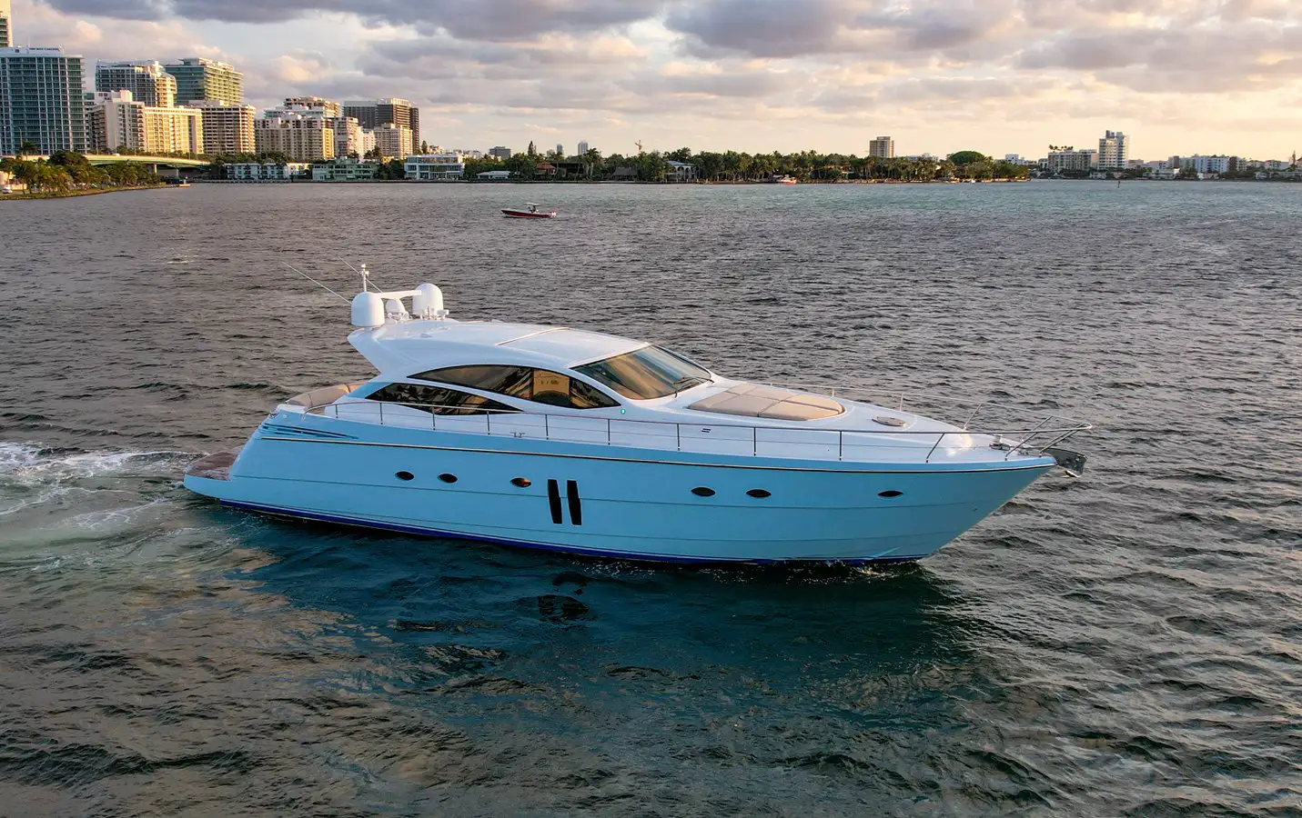 68ft Pershing Sky exterior profile
